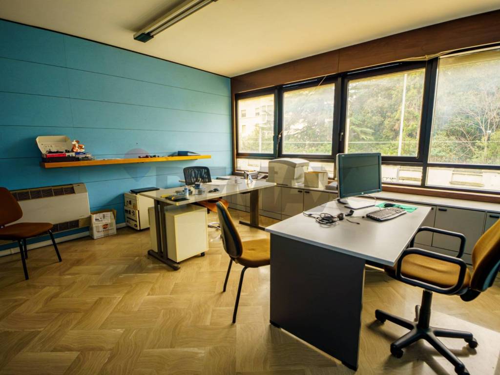 negozio in vendita a Bari in zona Poggiofranco