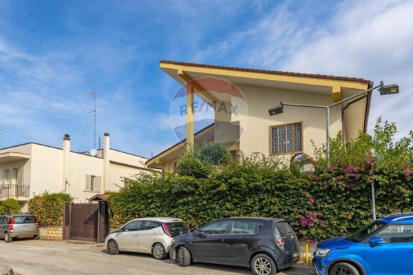 casa indipendente in vendita a Bari in zona Torre a Mare