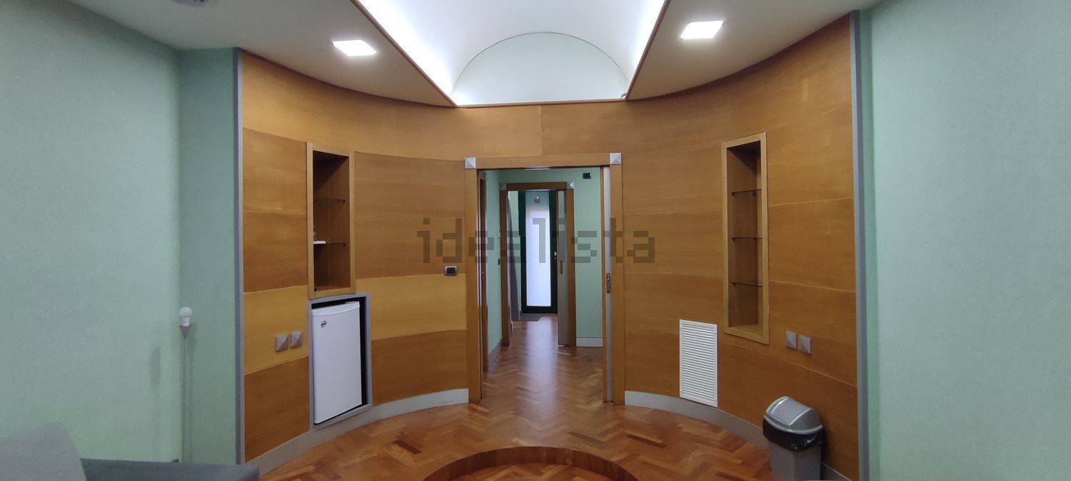 locale commerciale in vendita a Bari in zona Libertà