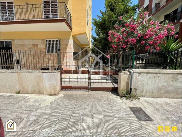 locale commerciale in vendita a Bari in zona Poggiofranco