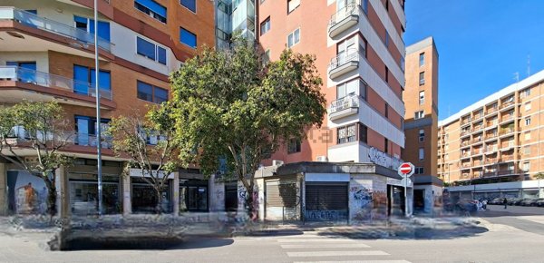locale commerciale in vendita a Bari in zona Picone