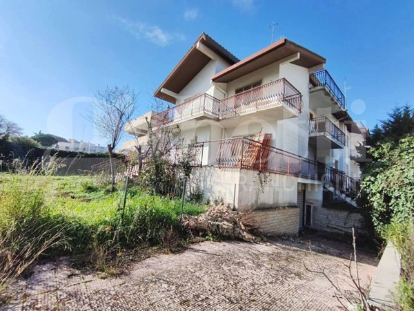 casa indipendente in vendita a Bari in zona Carbonara