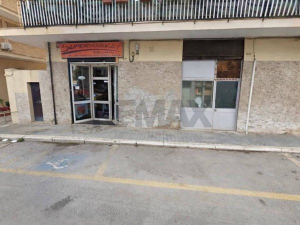 negozio in vendita a Bari in zona San Girolamo