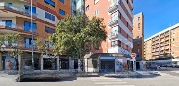negozio in vendita a Bari in zona Carrassi