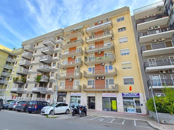 negozio in vendita a Bari in zona Poggiofranco