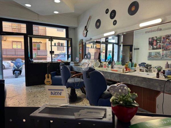 negozio in vendita a Bari in zona Japigia