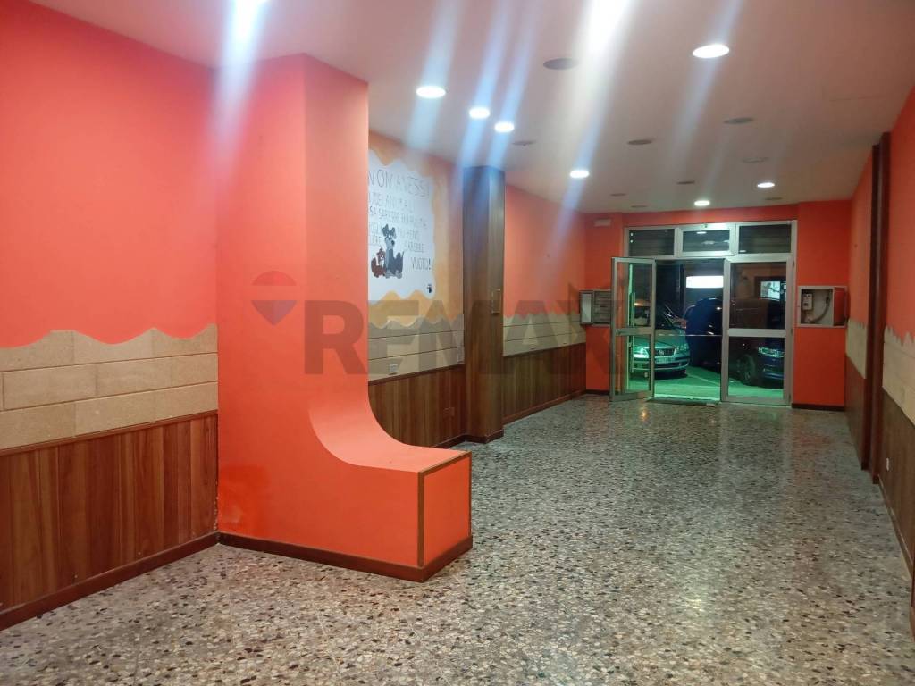 negozio in vendita a Bari in zona Libertà