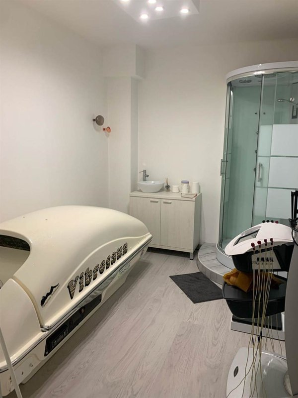 negozio in vendita a Bari in zona Murat