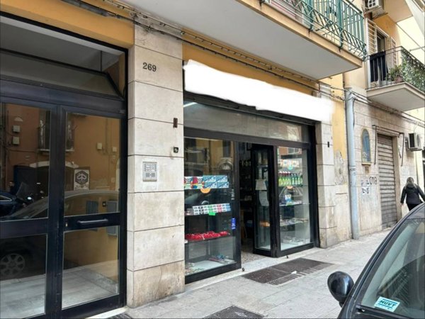 negozio in vendita a Bari in zona Libertà