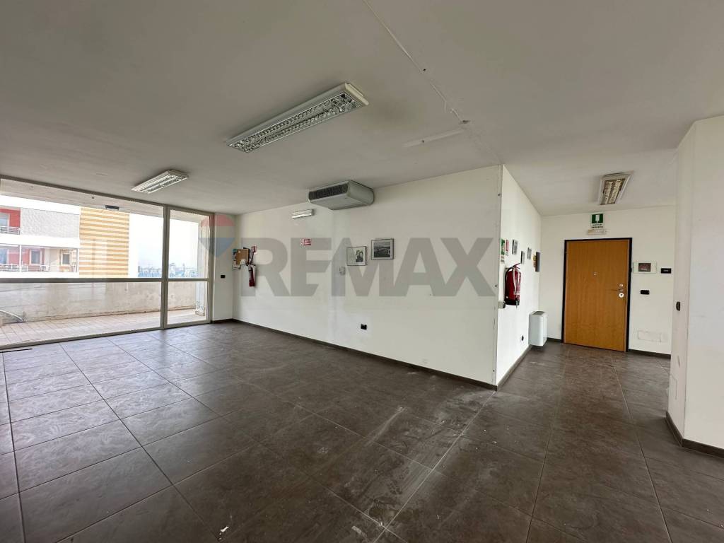 ufficio in vendita a Bari in zona Poggiofranco