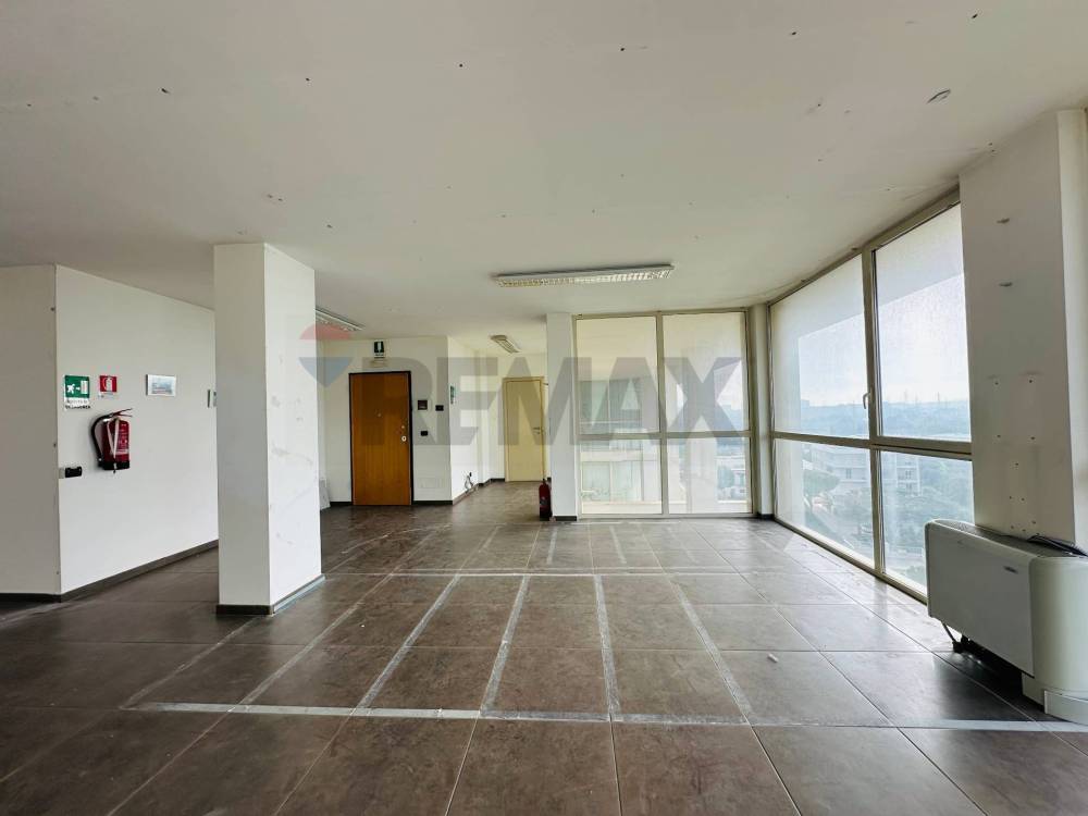 ufficio in vendita a Bari in zona Poggiofranco