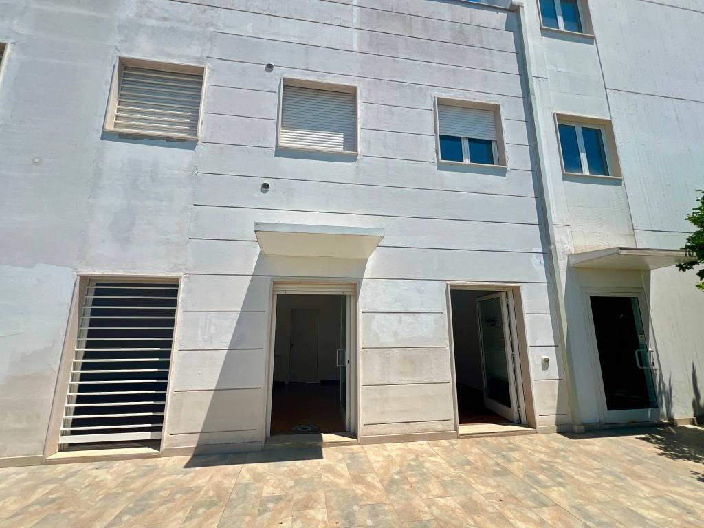 negozio in vendita a Bari in zona Poggiofranco