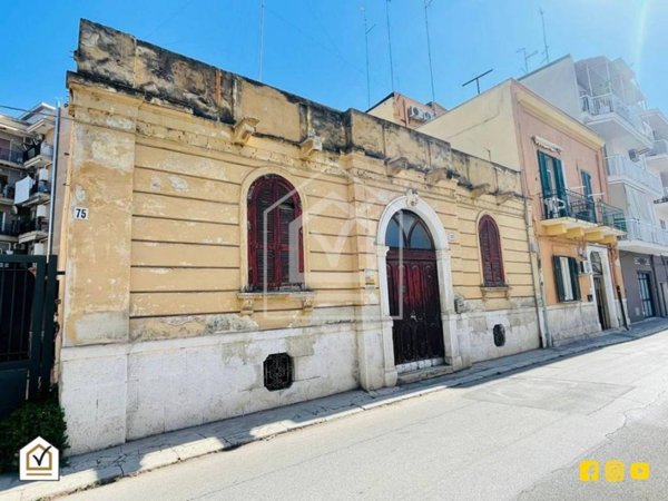 casa indipendente in vendita a Bari in zona Poggiofranco