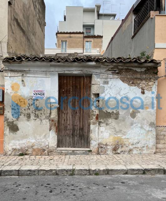 casa indipendente in vendita a Bari in zona Città Vecchia