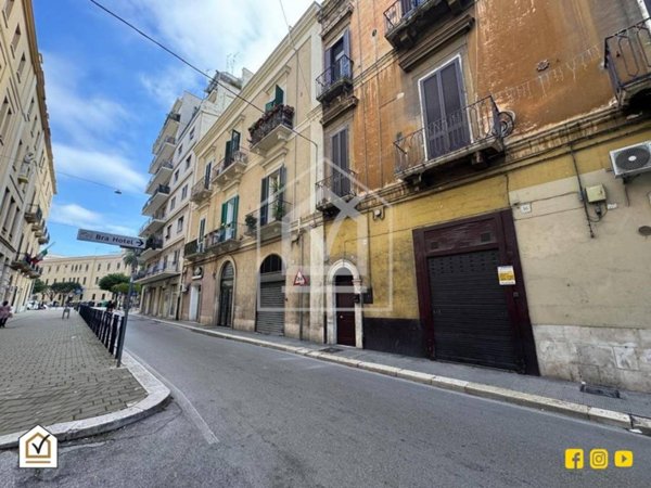 locale commerciale in vendita a Bari in zona Murat