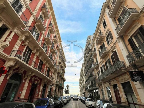 negozio in vendita a Bari in zona Murat