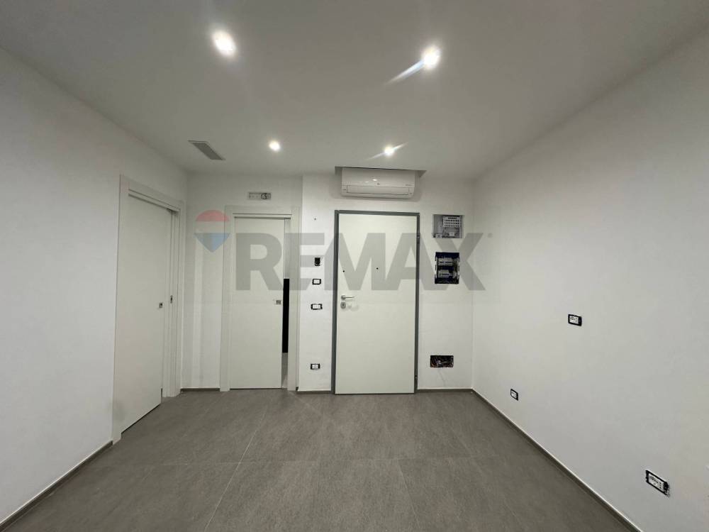 locale commerciale in vendita a Bari in zona Poggiofranco