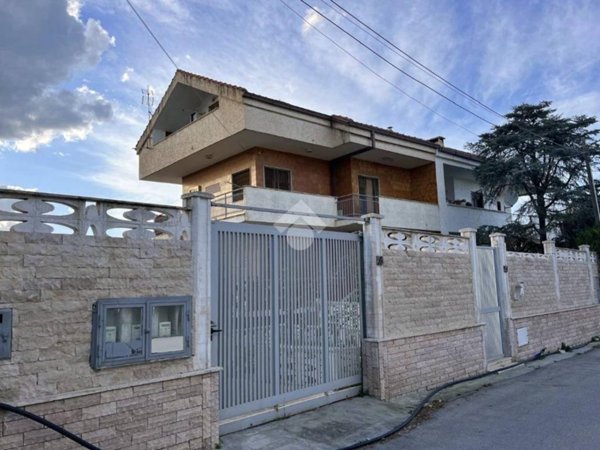 casa indipendente in vendita a Bari in zona Torre a Mare