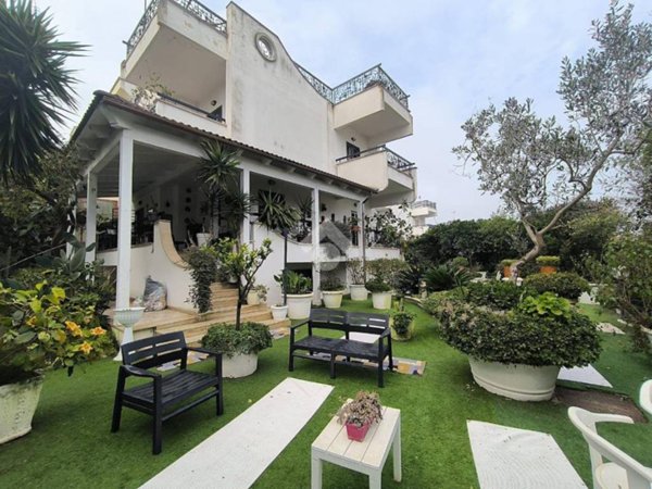 casa indipendente in vendita a Bari in zona Torre a Mare