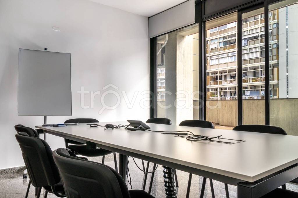 ufficio in vendita a Bari in zona Japigia