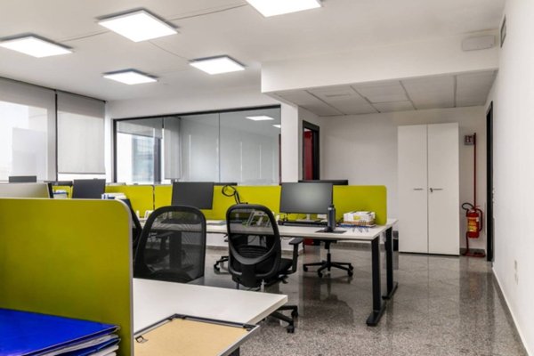 ufficio in vendita a Bari in zona Japigia