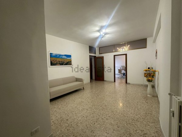 ufficio in vendita a Bari in zona Poggiofranco