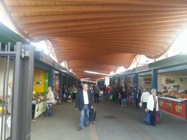 negozio in vendita a Bari in zona Murat