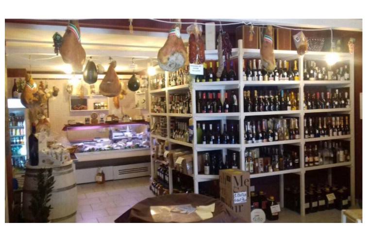 negozio in vendita a Bari in zona Murat