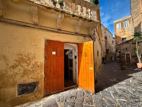 locale commerciale in vendita a Bari in zona Città Vecchia