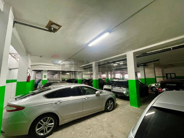 negozio in vendita a Bari in zona Mungivacca