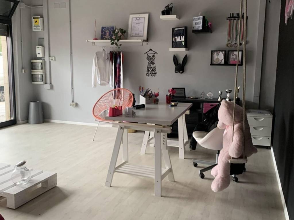 negozio in vendita a Bari in zona Poggiofranco