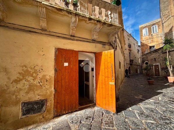 negozio in vendita a Bari in zona Città Vecchia