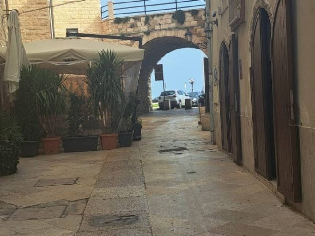 negozio in vendita a Bari in zona Madonnella