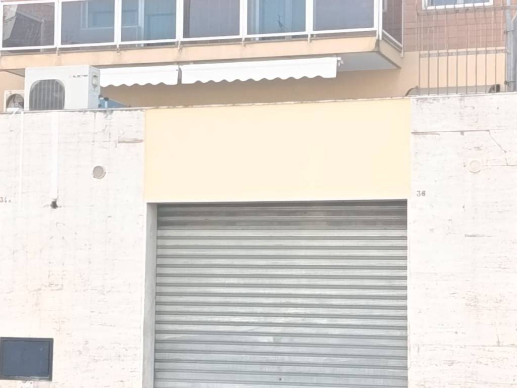 negozio in vendita a Bari in zona Japigia