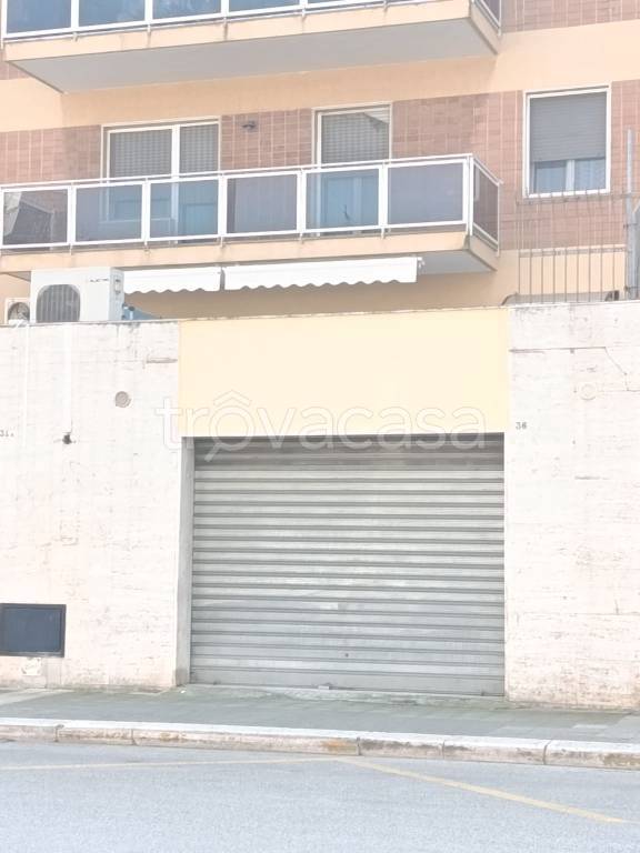 negozio in vendita a Bari in zona Japigia