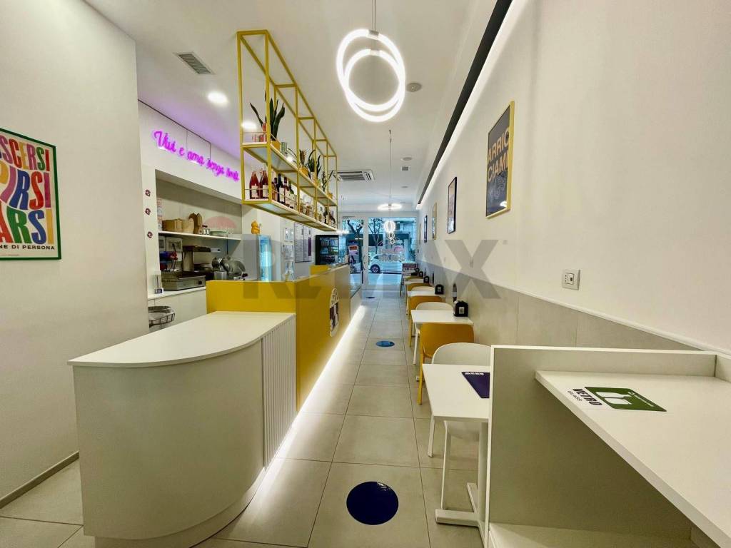 negozio in vendita a Bari in zona Murat