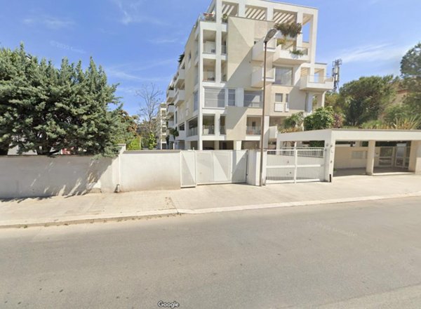 negozio in vendita a Bari in zona Mungivacca