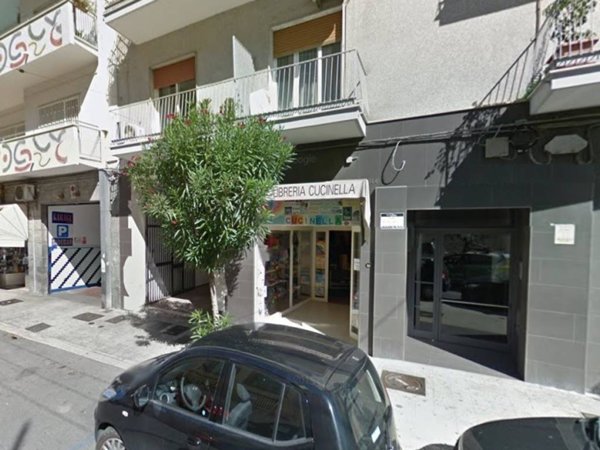 negozio in vendita a Bari in zona Madonnella