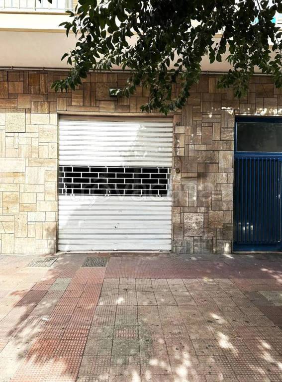 negozio in vendita a Bari in zona Murat