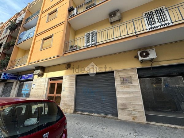 locale commerciale in vendita a Bari in zona Carrassi