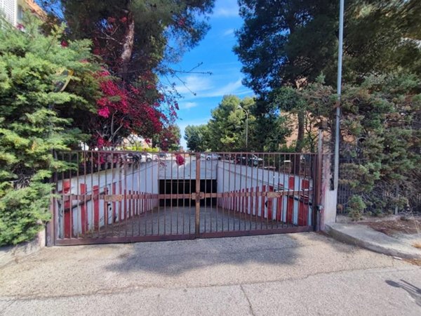 negozio in vendita a Bari in zona Poggiofranco