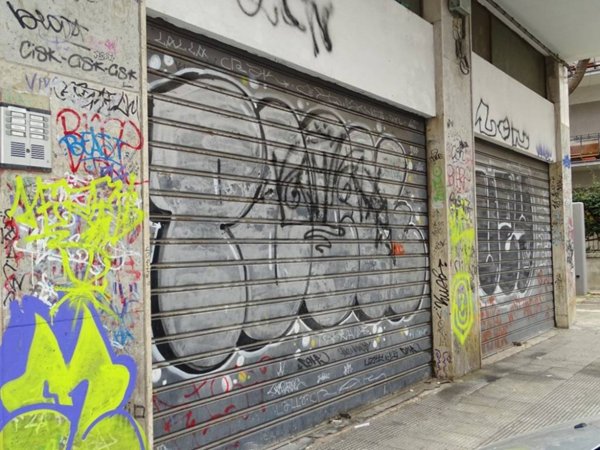 negozio in vendita a Bari in zona Carrassi