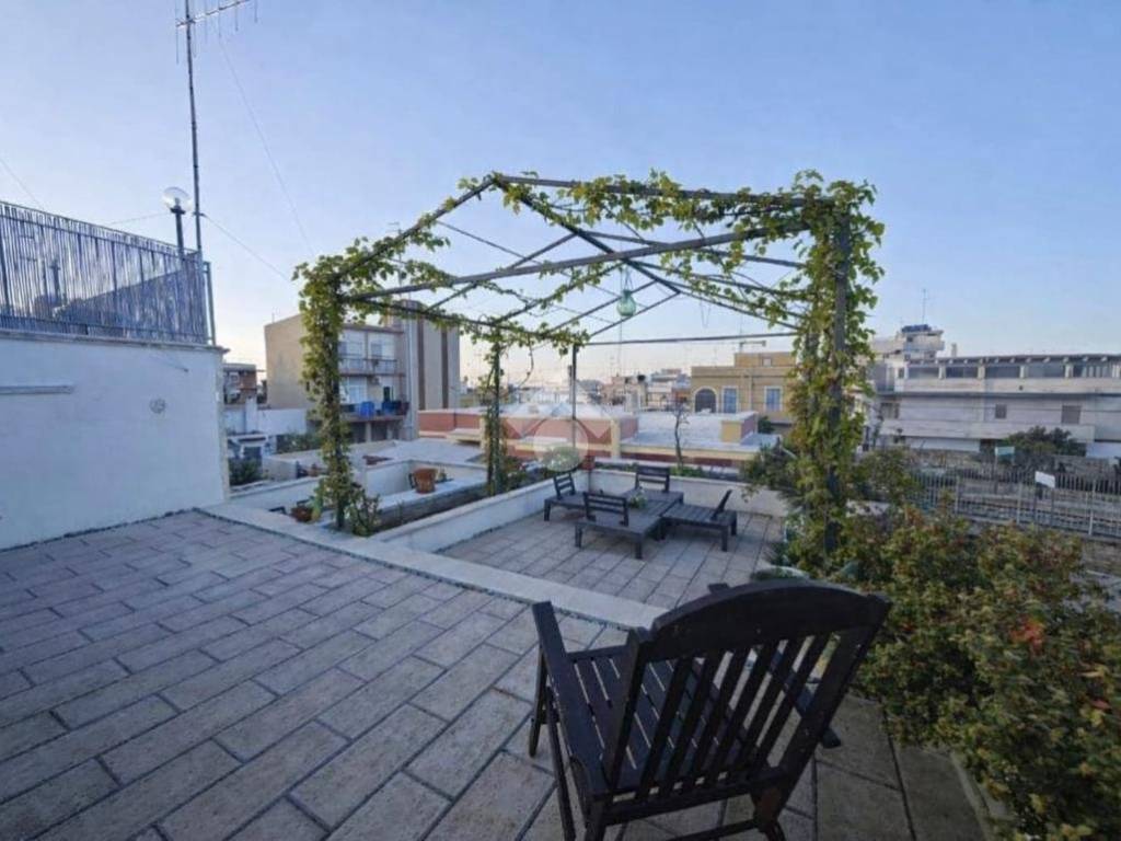 casa indipendente in vendita a Bari in zona Libertà