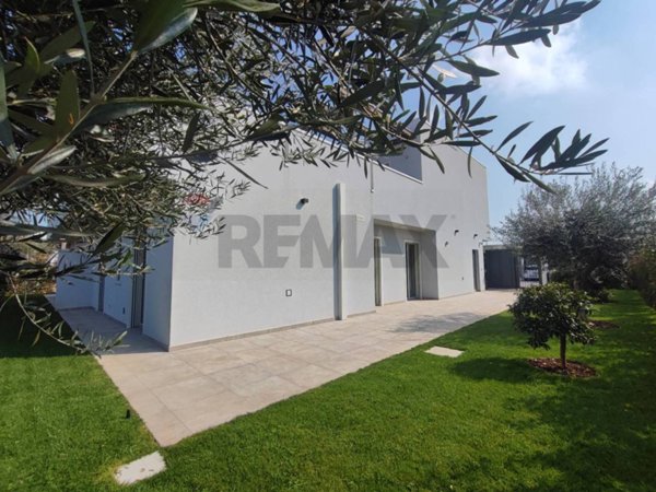 casa indipendente in vendita a Bari in zona Parco Adria