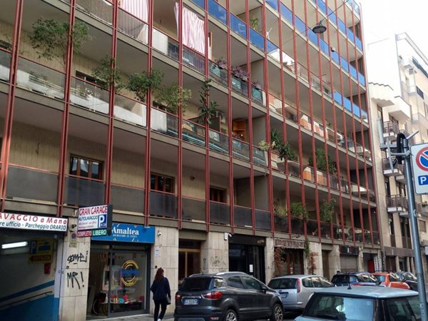 negozio in vendita a Bari in zona Murat
