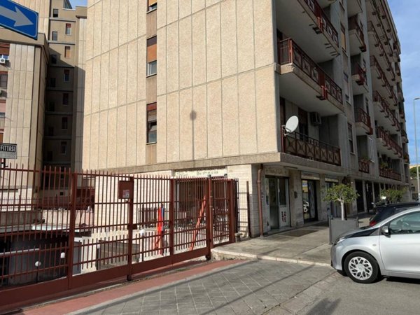 locale commerciale in vendita a Bari in zona Picone