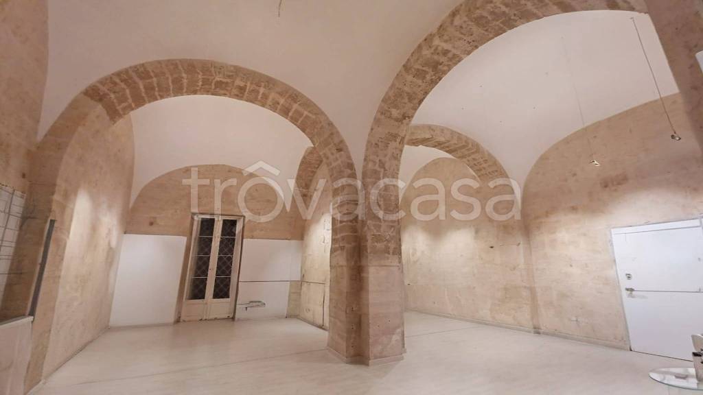 negozio in vendita a Bari in zona Murat