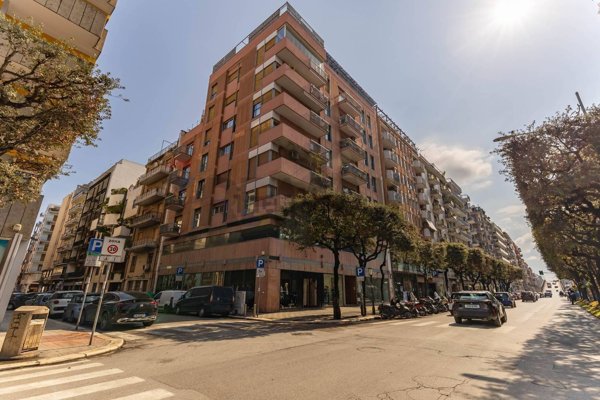 locale commerciale in vendita a Bari in zona Murat