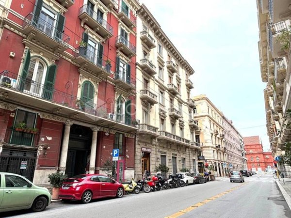 negozio in vendita a Bari in zona Murat