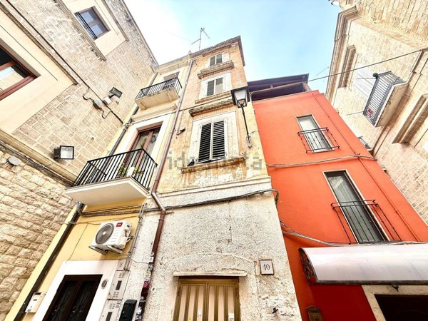 casa indipendente in vendita a Bari in zona Città Vecchia